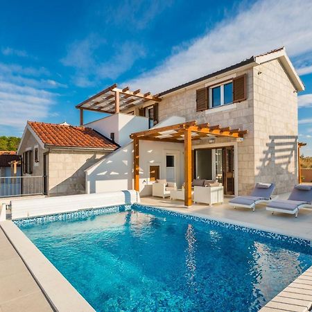 Villa Diomedes With The Sea View And The Pool Rogoznica  Eksteriør billede